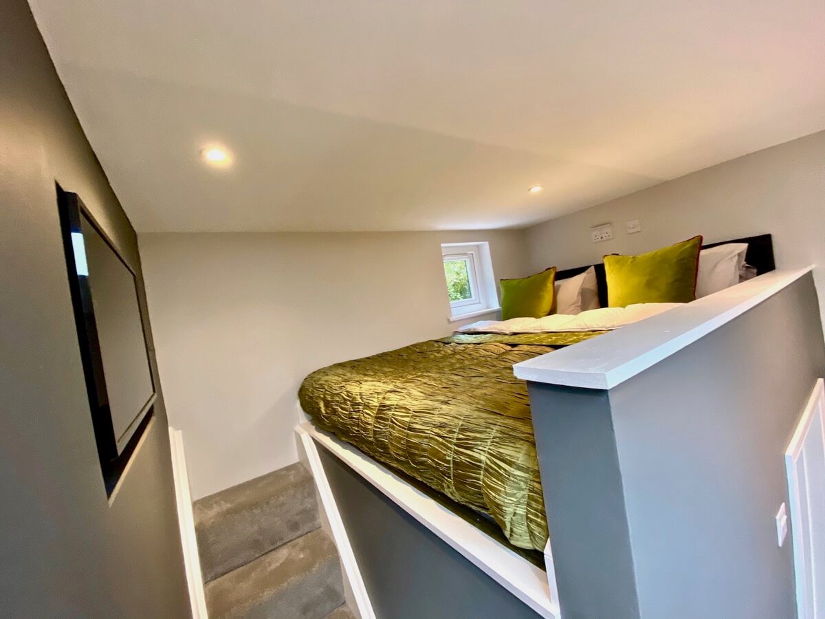 Sunridge cubes upper Bunk bedroom space with green throw. 