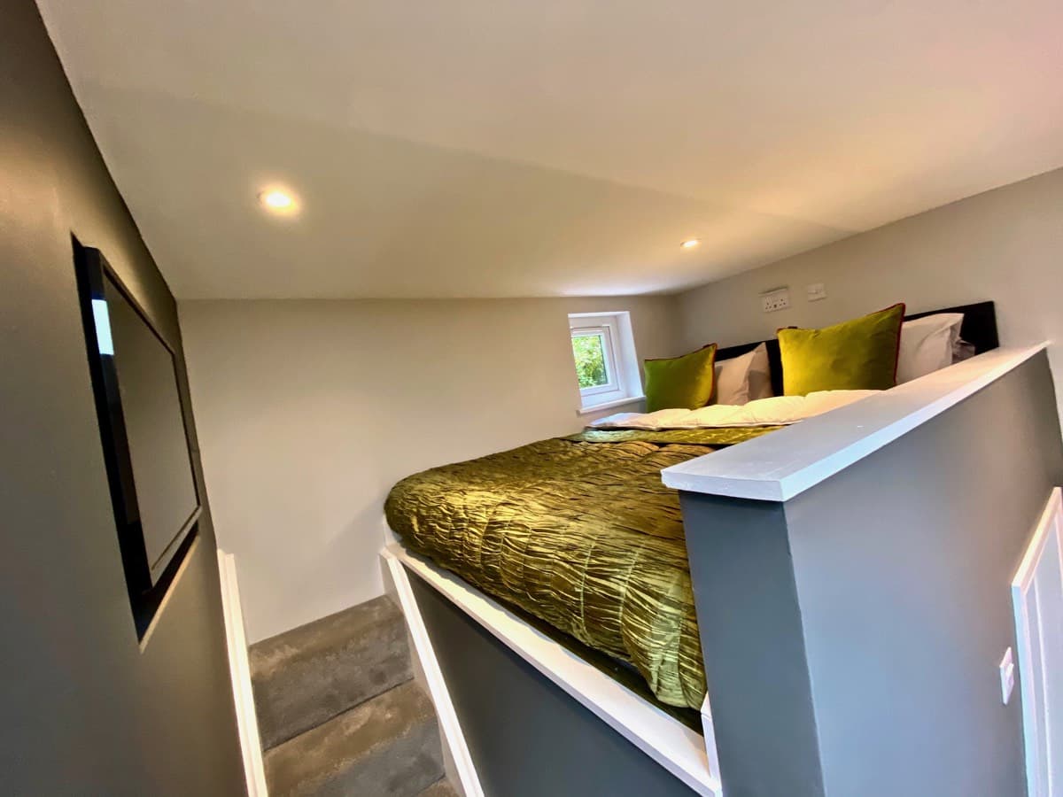 Modern and comfortable bunk bedroom in the Sunridge Cubes - Sunridge Retreats