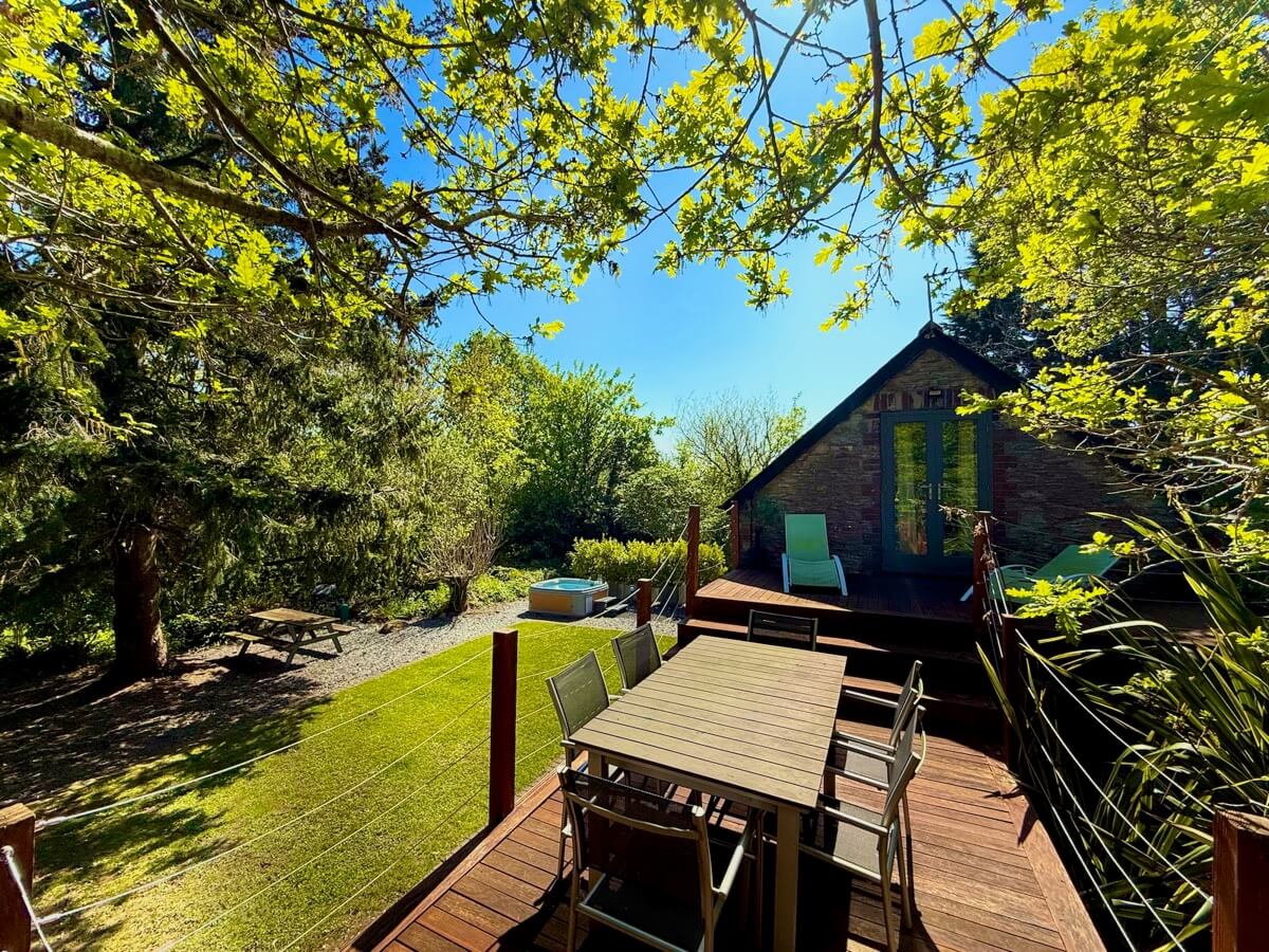 Sunny day on the Deck overlooking the Hot tub.